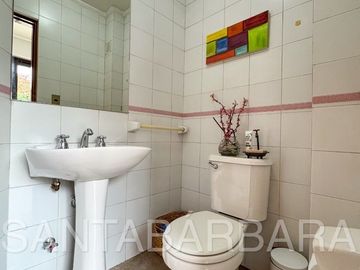 Casa de Dos Pisos con Subterráneo