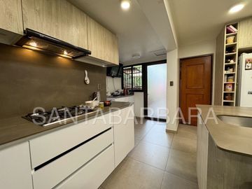 Casa de Dos Pisos con Subterráneo