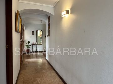 Casa de Dos Pisos con Subterráneo