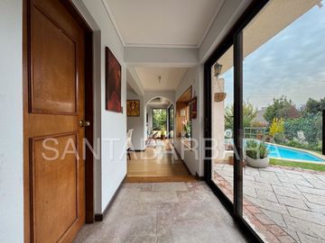 Casa de Dos Pisos con Subterráneo