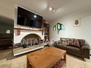 Casa de Dos Pisos con Subterráneo