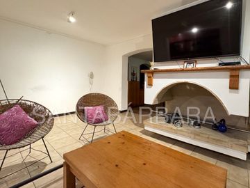 Casa de Dos Pisos con Subterráneo