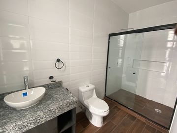 En Venta Casa en Zibata, 3er Recamara en PB, Jardín,  de SUPER LUJO !!