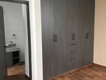 En Venta Casa en Zibata, 3er Recamara en PB, Jardín,  de SUPER LUJO !!