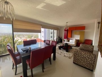 Se Vende Casa en Loma Dorada, 4 Recamaras, 5.5 Baños, Cuarto de Servicio..