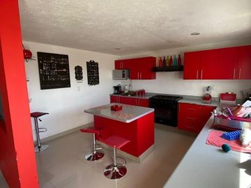 Se Vende Casa en Loma Dorada, 4 Recamaras, 5.5 Baños, Cuarto de Servicio..