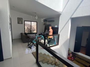 Se Vende Casa en Loma Dorada, 4 Recamaras, 5.5 Baños, Cuarto de Servicio..