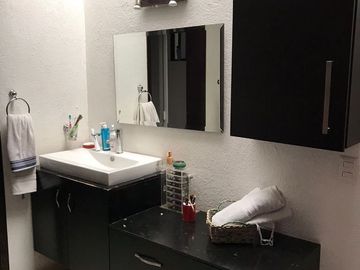 Se Vende Casa en Loma Dorada, 4 Recamaras, 5.5 Baños, Cuarto de Servicio..