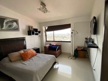 Se Vende Casa en Loma Dorada, 4 Recamaras, 5.5 Baños, Cuarto de Servicio..