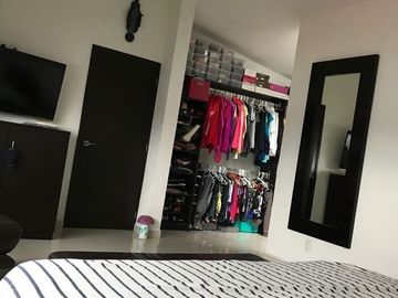 Se Vende Casa en Loma Dorada, 4 Recamaras, 5.5 Baños, Cuarto de Servicio..