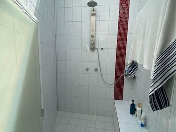 Se Vende Casa en Loma Dorada, 4 Recamaras, 5.5 Baños, Cuarto de Servicio..