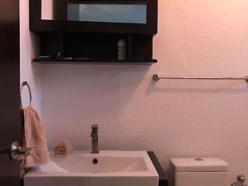 Se Vende Casa en Loma Dorada, 4 Recamaras, 5.5 Baños, Cuarto de Servicio..