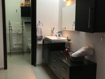 Se Vende Casa en Loma Dorada, 4 Recamaras, 5.5 Baños, Cuarto de Servicio..