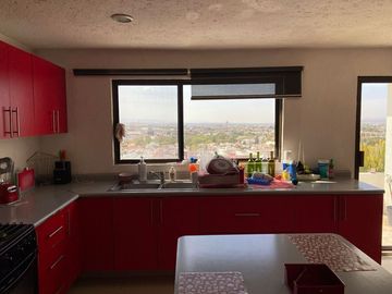 Se Vende Casa en Loma Dorada, 4 Recamaras, 5.5 Baños, Cuarto de Servicio..