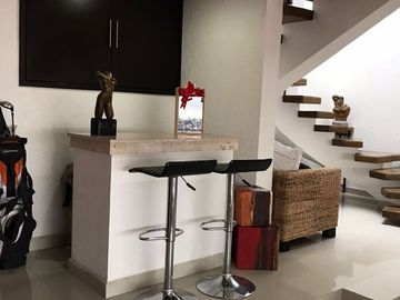 Se Vende Casa en Loma Dorada, 4 Recamaras, 5.5 Baños, Cuarto de Servicio..