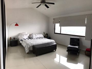 Se Vende Casa en Loma Dorada, 4 Recamaras, 5.5 Baños, Cuarto de Servicio..