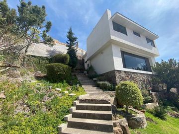 Se Vende Casa en Loma Dorada, 4 Recamaras, 5.5 Baños, Cuarto de Servicio..