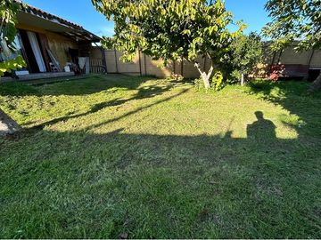 Casa con gran patio en La Cruz
