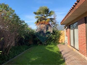 Casa con gran patio en La Cruz