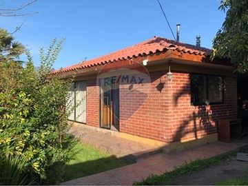 Casa con gran patio en La Cruz