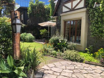 Se vende casa Las Condes, Av. Las Condes calle La Trilla.