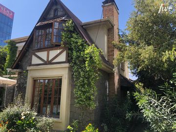 Se vende casa Las Condes, Av. Las Condes calle La Trilla.