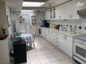 Se vende casa Las Condes, Av. Las Condes calle La Trilla.