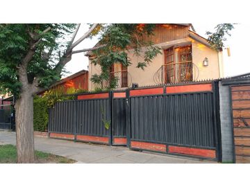 Venta casa 4D 2B en barrio consolidado en Los Andes