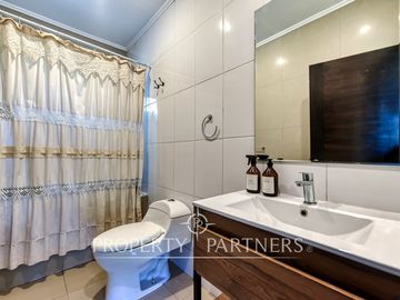 Moderna y acogedora casa en condominio La Reserva