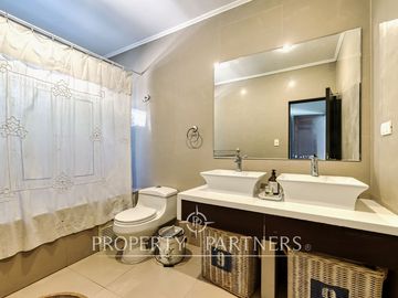 Moderna y acogedora casa en condominio La Reserva