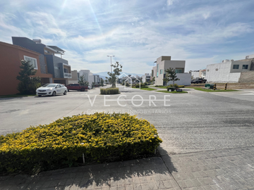 TERRENO EN VENTA EN SENDEROS DE MONTE VERDE, TLAJOMULCO DE ZÚÑIGA