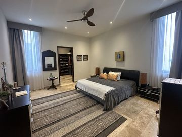 Lujosa residencia en venta en Privada Kutz del Yucatán Country Club