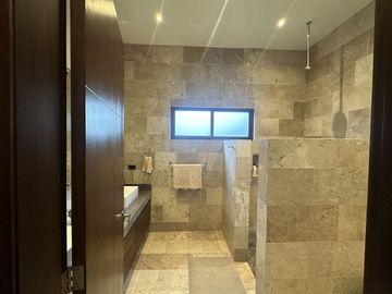 Lujosa residencia en venta en Privada Kutz del Yucatán Country Club