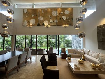 Lujosa residencia en venta en Privada Kutz del Yucatán Country Club