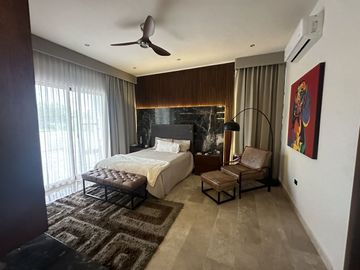 Lujosa residencia en venta en Privada Kutz del Yucatán Country Club