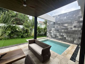 Lujosa residencia en venta en Privada Kutz del Yucatán Country Club