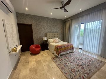 Lujosa residencia en venta en Privada Kutz del Yucatán Country Club