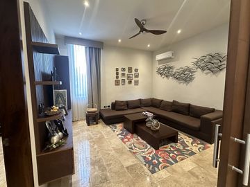 Lujosa residencia en venta en Privada Kutz del Yucatán Country Club
