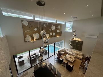 Lujosa residencia en venta en Privada Kutz del Yucatán Country Club