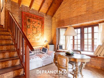 Casa 5 ambientes en Pinamar Pileta Climatizada