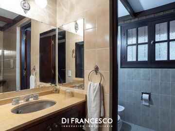 Casa 5 ambientes en Pinamar Pileta Climatizada