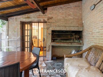 Casa 5 ambientes en Pinamar Pileta Climatizada