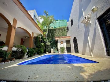 CASA EN RENTA AMUEBLADA EN LOMAS DE CORTÉS