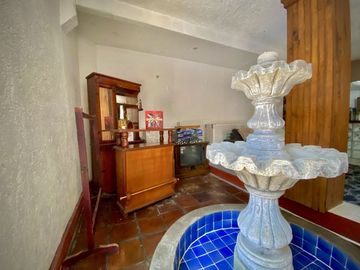 CASA EN RENTA AMUEBLADA EN LOMAS DE CORTÉS
