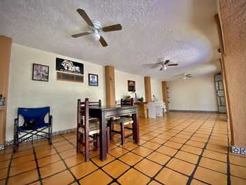 CASA EN RENTA AMUEBLADA EN LOMAS DE CORTÉS
