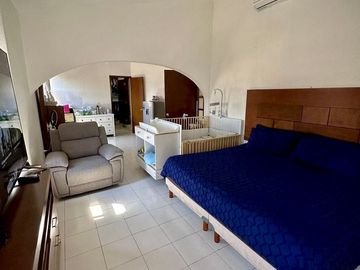 CASA EN RENTA AMUEBLADA EN LOMAS DE CORTÉS