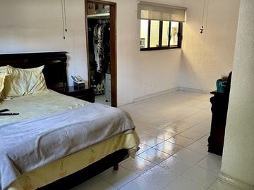 CASA EN RENTA AMUEBLADA EN LOMAS DE CORTÉS
