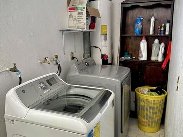 CASA EN RENTA AMUEBLADA EN LOMAS DE CORTÉS