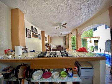 CASA EN RENTA AMUEBLADA EN LOMAS DE CORTÉS