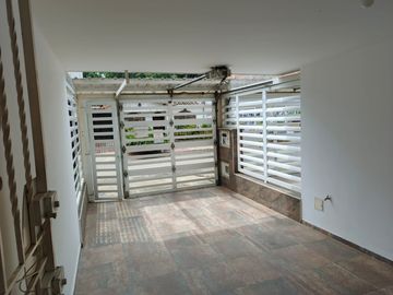 Casa en propiedad Horizontal primer piso, Limonar, Cali